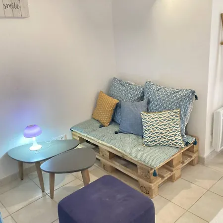 Maison De Face A La Willa
