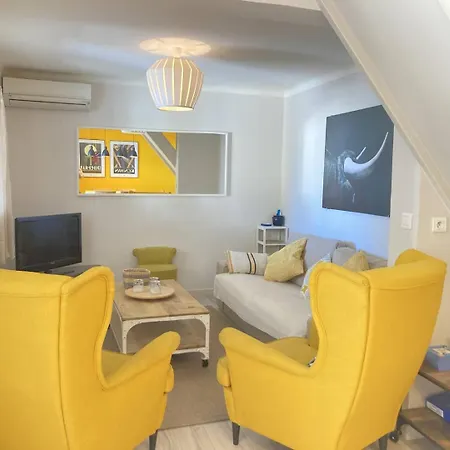 Maison De Face A La *